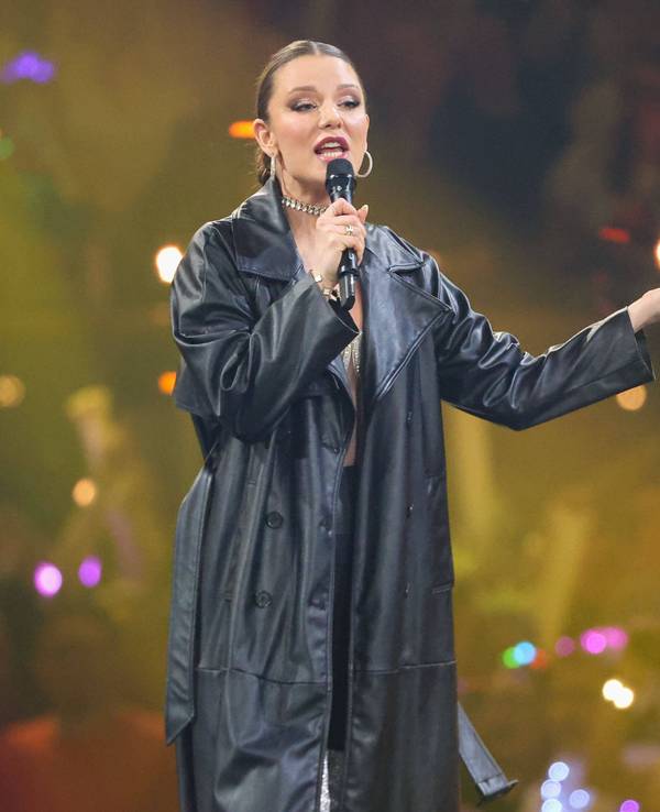 Das Foto zeigt Joelina Drews bei ihrem Auftritt in der ARD-Show „Schlagerchampions“ 2024 in Berlin auf der Bühne.