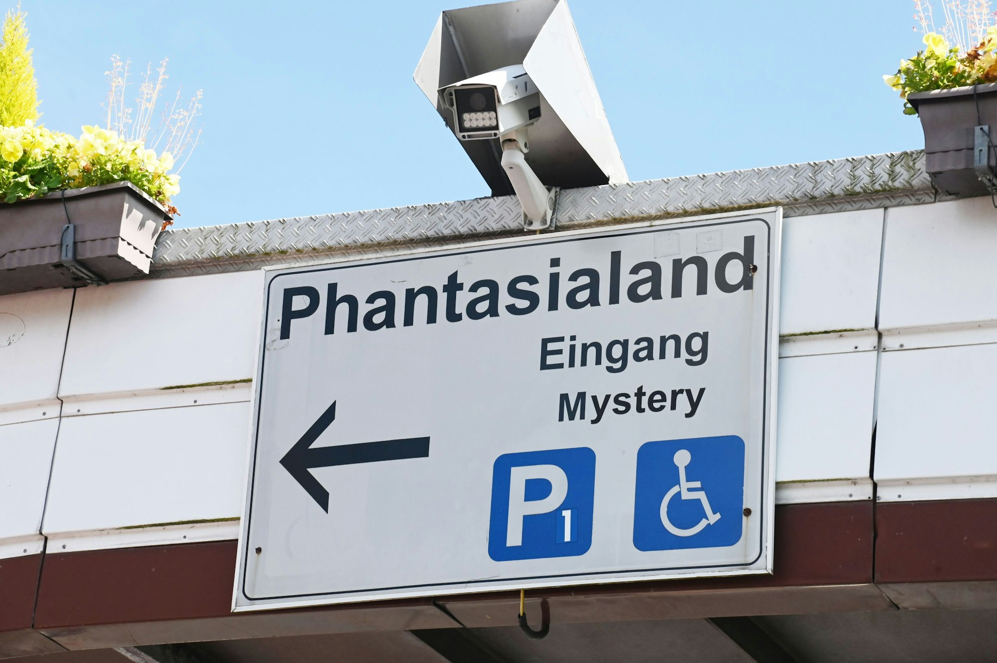 Ein Parkplatz-Schild am Phantasialand