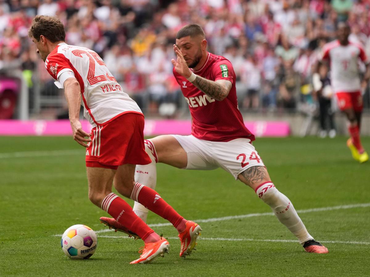 Jeff Chabot im Zweikampf mit Thomas Müller.