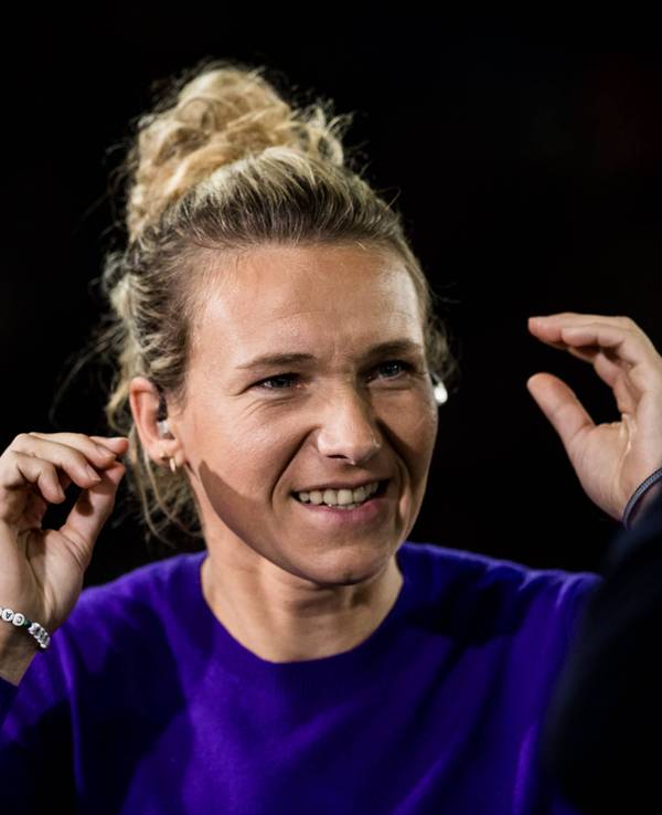 Josephine Henning bei einer TV-Übertragung zur Champions League bei Amazon Prime Video.