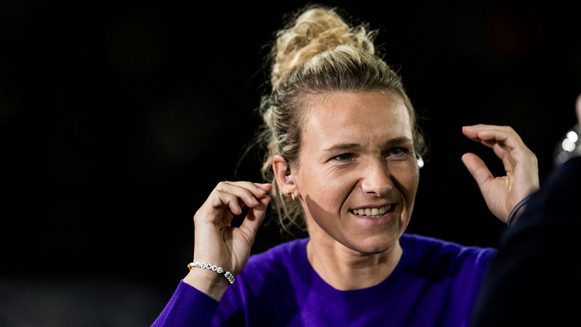 Josephine Henning bei einer TV-Übertragung zur Champions League bei Amazon Prime Video.
