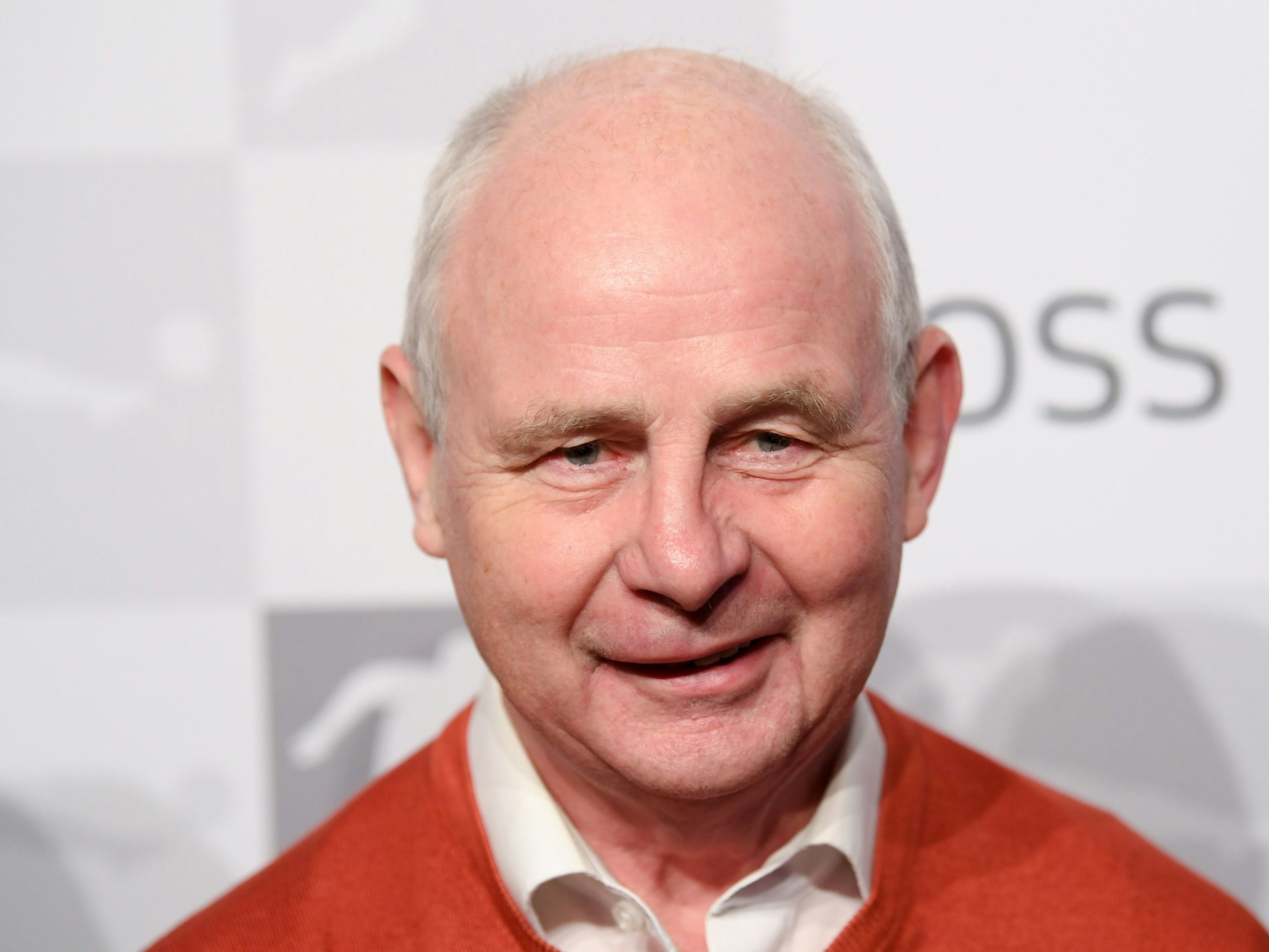 Bernd Hölzenbein blickt beim DFL-Neujahrsempfang in die Kamera.