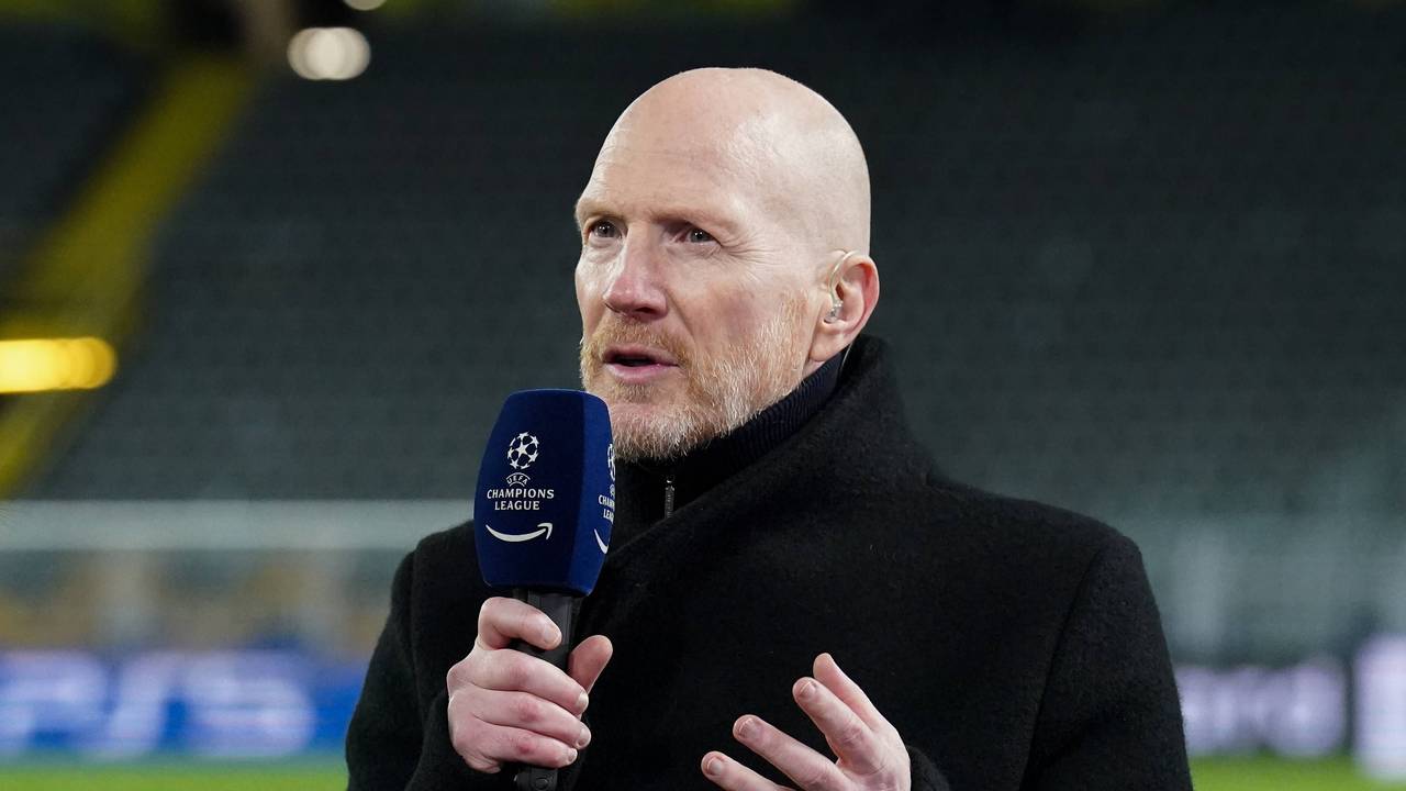 Matthias Sammer spricht in der Champions League ins Mikrofon von Amazon Prime Video.