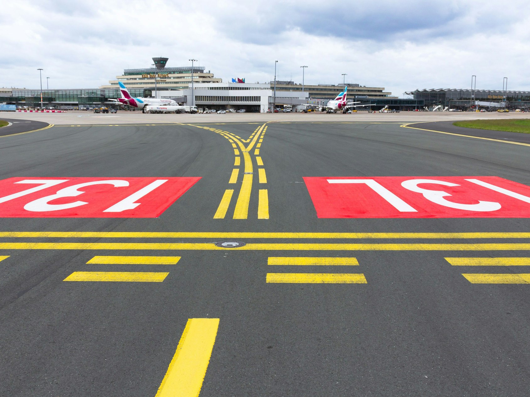 Runway des Flughafens Köln/Bonn.
