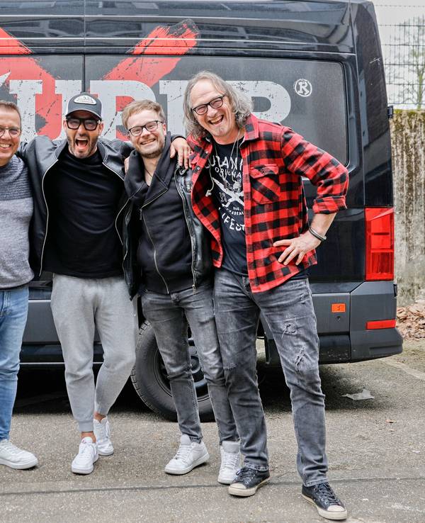 Martin Zänder, Kurt Feller, Sven West, Thomas Pieper und Andreas „Schrader“ Dorn von den Räubern.