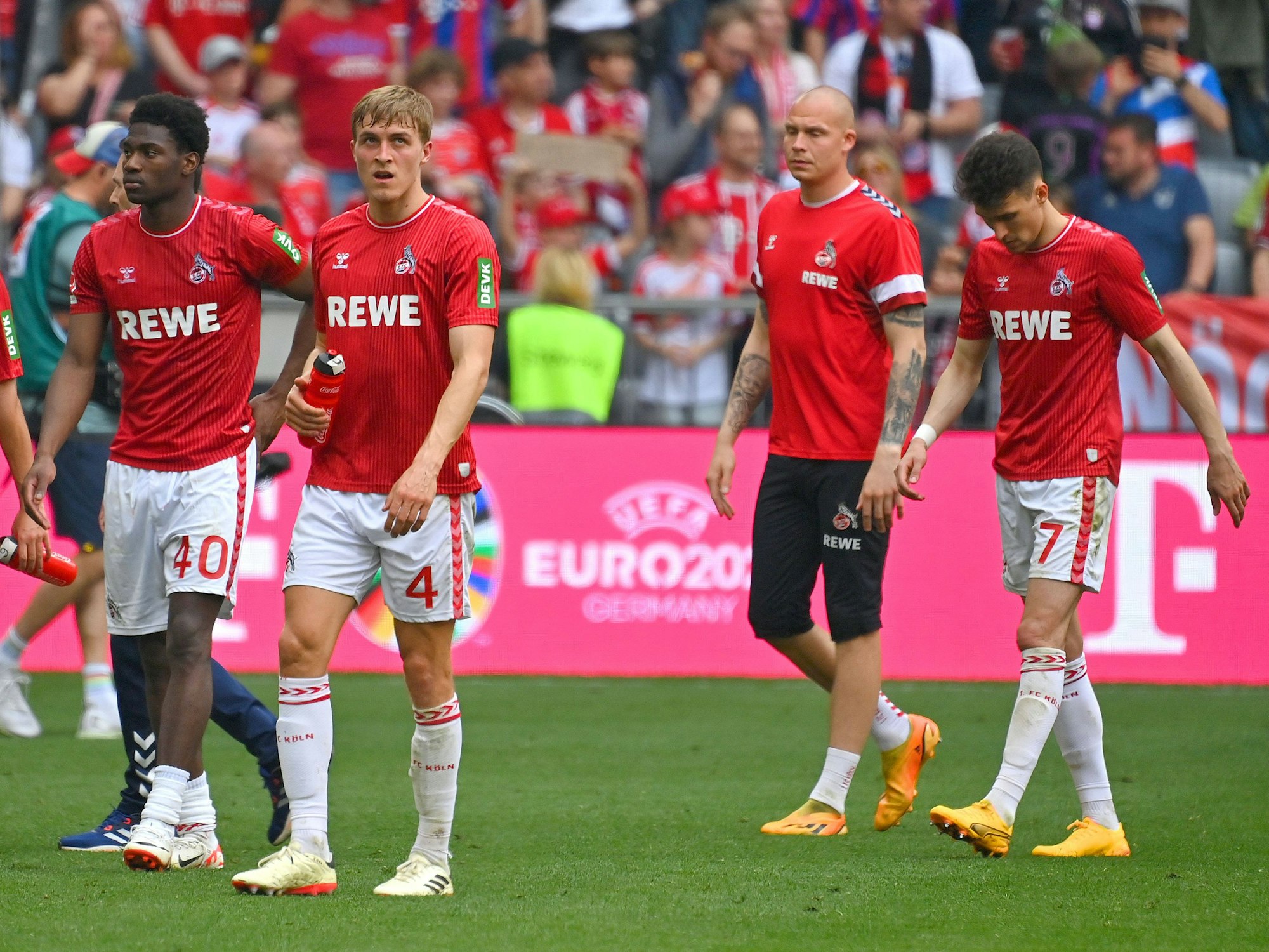 Die FC-Profis nach dem Spiel bei den Bayern.