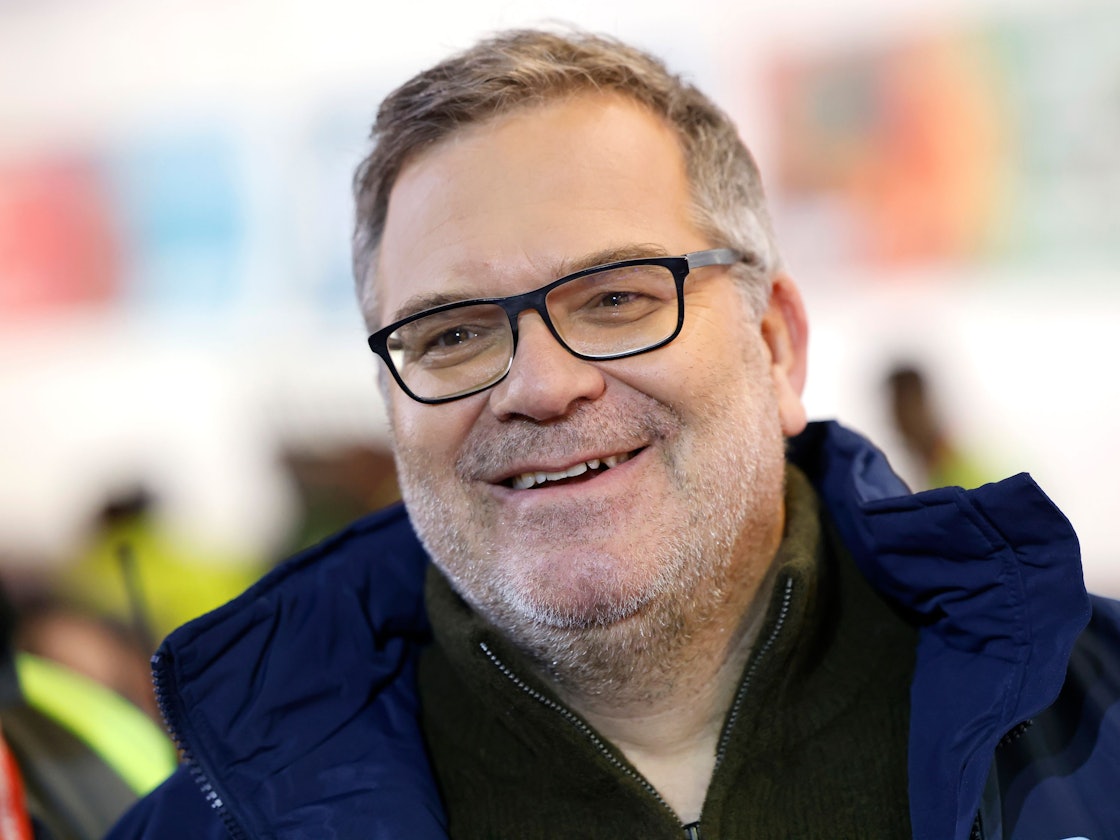 Elton, Moderator, steht am Eiskanal der Bob- und Rodelbahn in Winterberg, hier im November 2022.