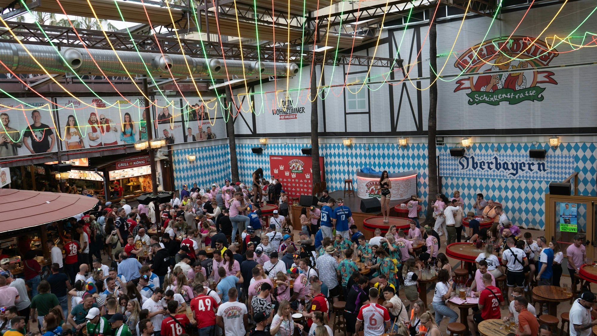 Zahlreiche Gäste im Bierkönig.