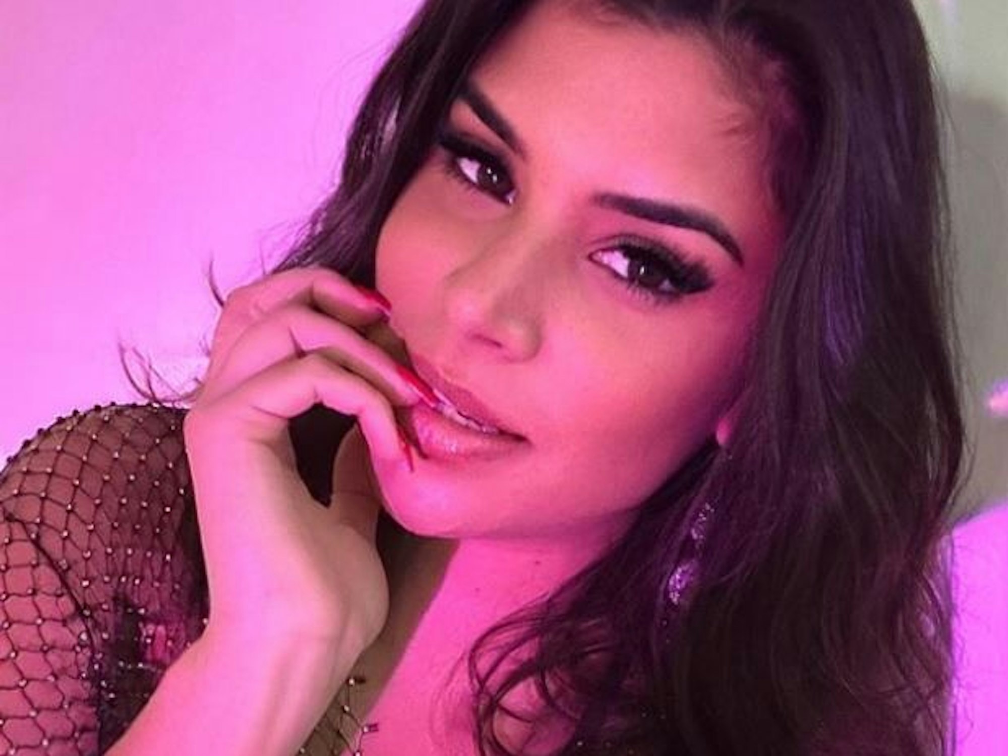 Tanja Tischewitsch blickt auf einem Instagram-Selfie in die Kamera, hier im August 2023.