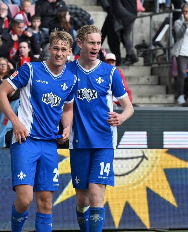 Oscar Vilhelmsson und Christoph Klarer jubeln