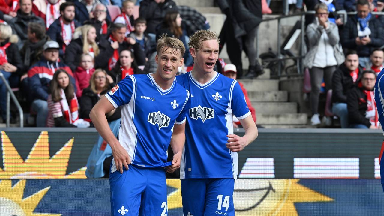 Oscar Vilhelmsson und Christoph Klarer jubeln