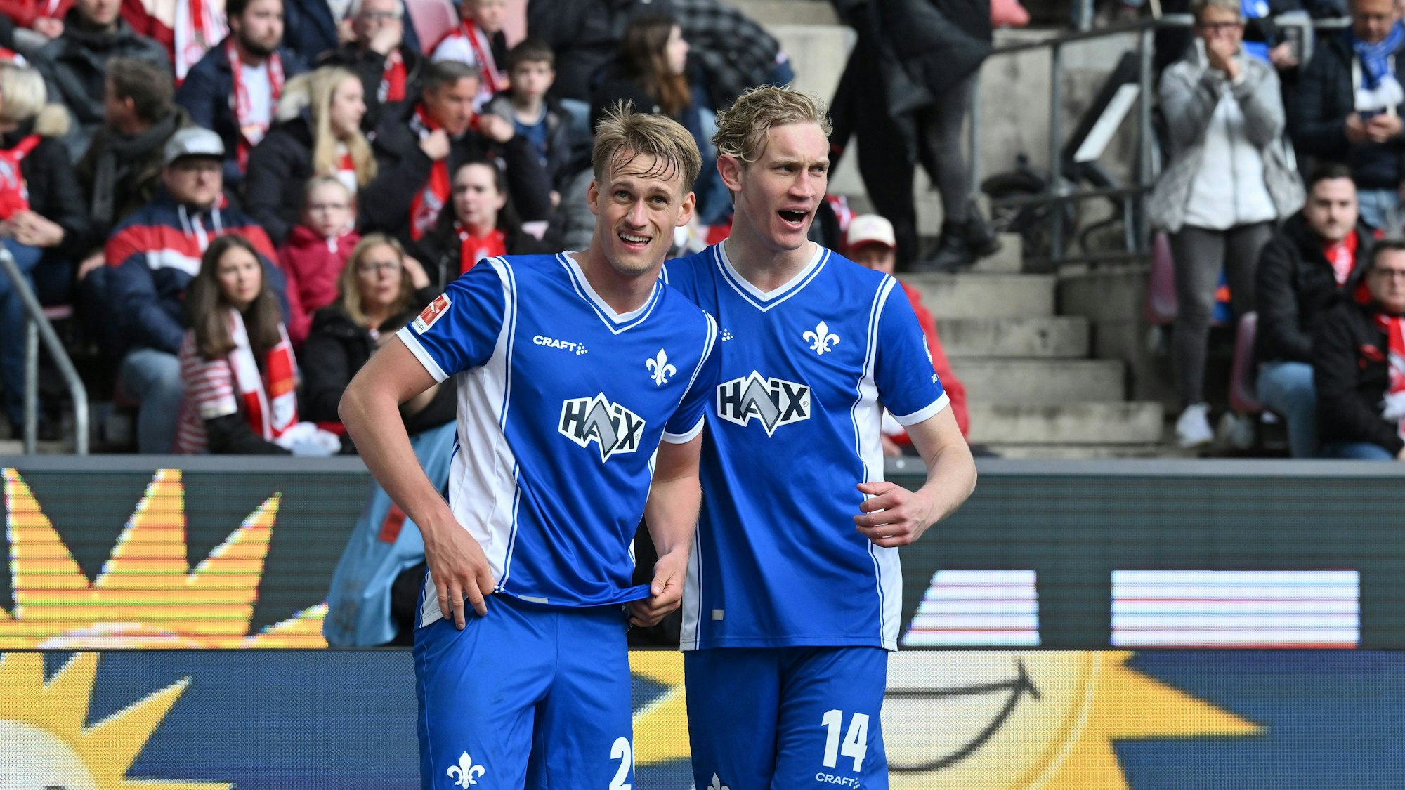 Oscar Vilhelmsson und Christoph Klarer jubeln