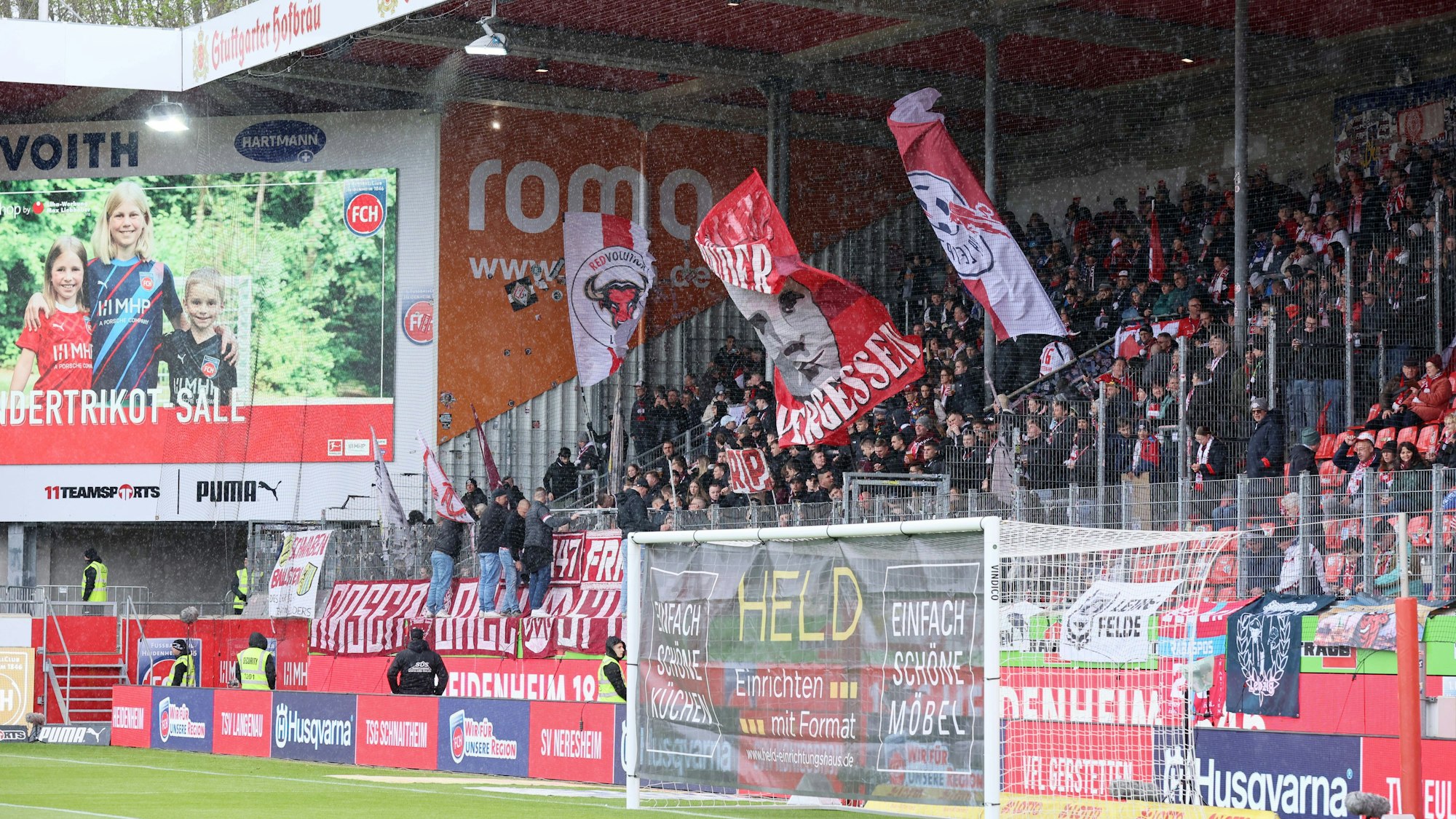 Leipzig-Fans im Gästeblock in Leipzig.
