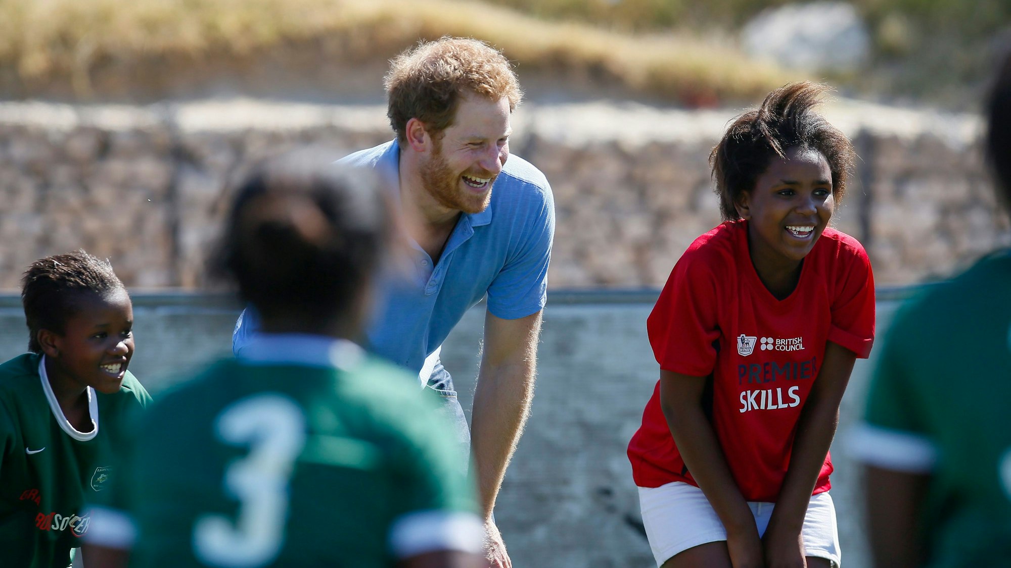 Prinz Harry 2015 in Khayelitsha (Südafrika): Ein Fall aus dem Kongo sorgt für immer mehr Schlagzeilen, auch, weil Prinz Harry darin verwickelt ist.