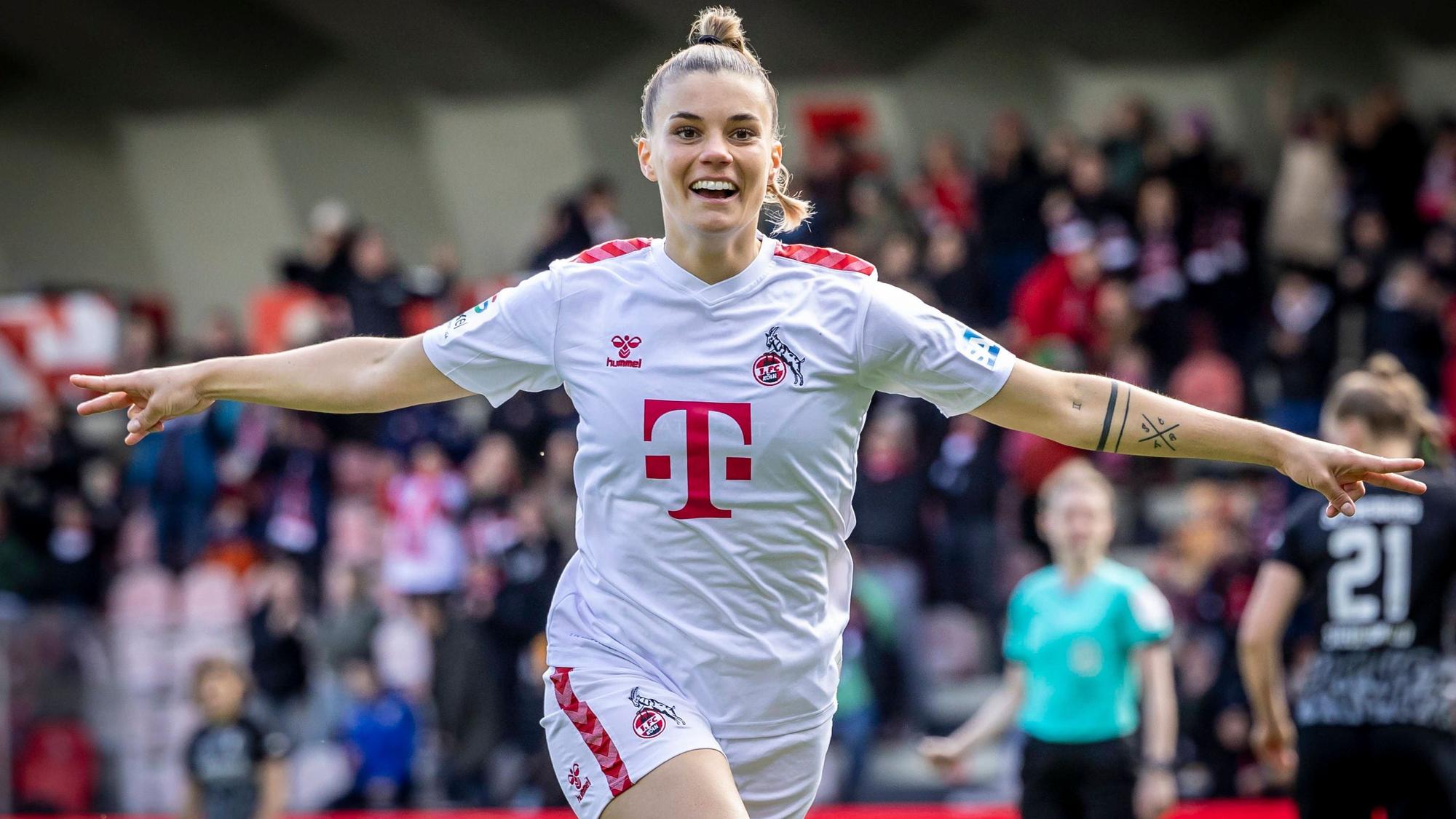Selina Cerci jubelt über ihr Tor zum 1:0 gegen Freiburg.