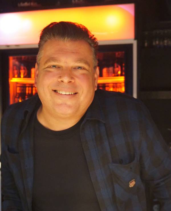 Michael Zscharnack ist Chef des „Gloria“ an der Apostelnstraße in Köln