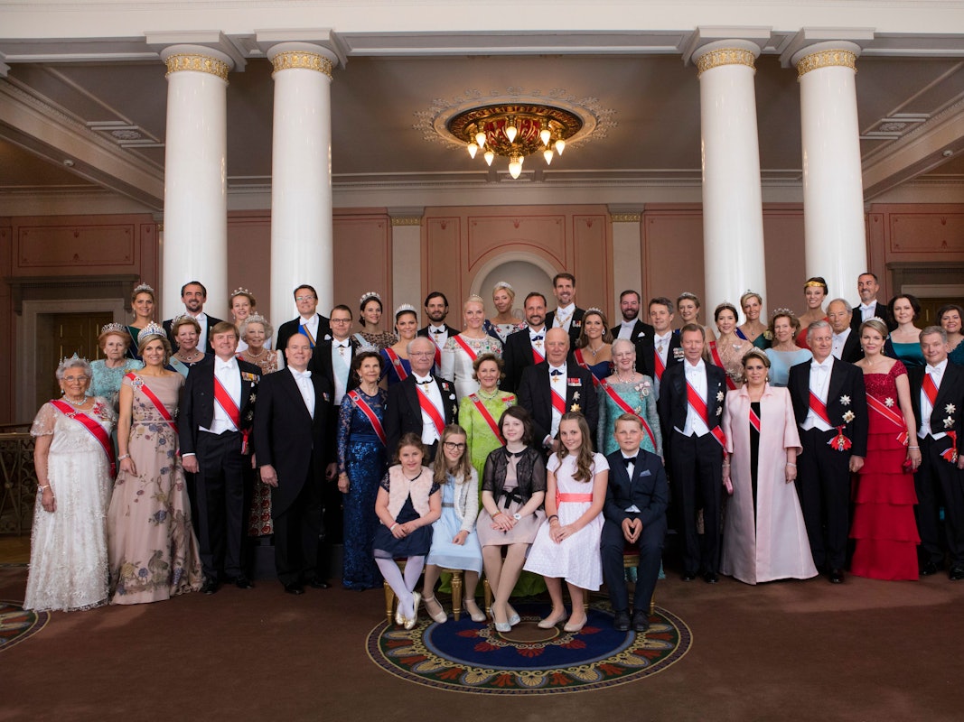 Klassentreffen der europäischen Royals. So kommen sie nur bei Hochzeiten, Beerdigungen oder runden Geburtstagen zusammen, wie hier 2027 beim 80. Geburtstag von König Harald von Norwegen.
