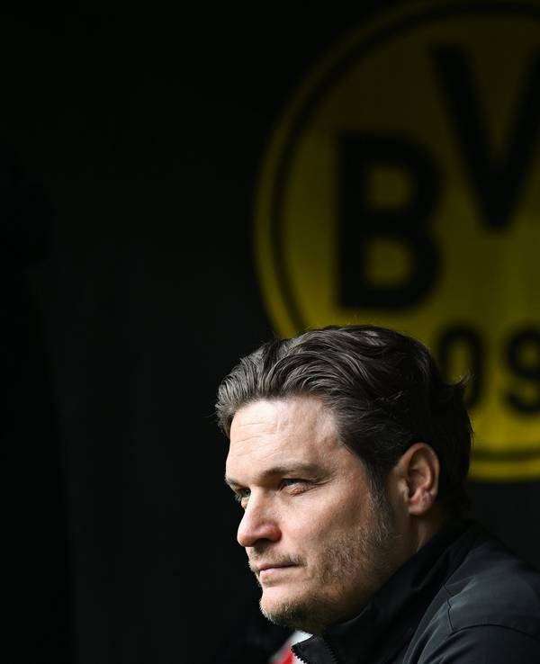 Edin Terzic (Borussia Dortmund) ist unglücklich über den Spielverlauf beim Duell gegen Bayer Leverkusen.