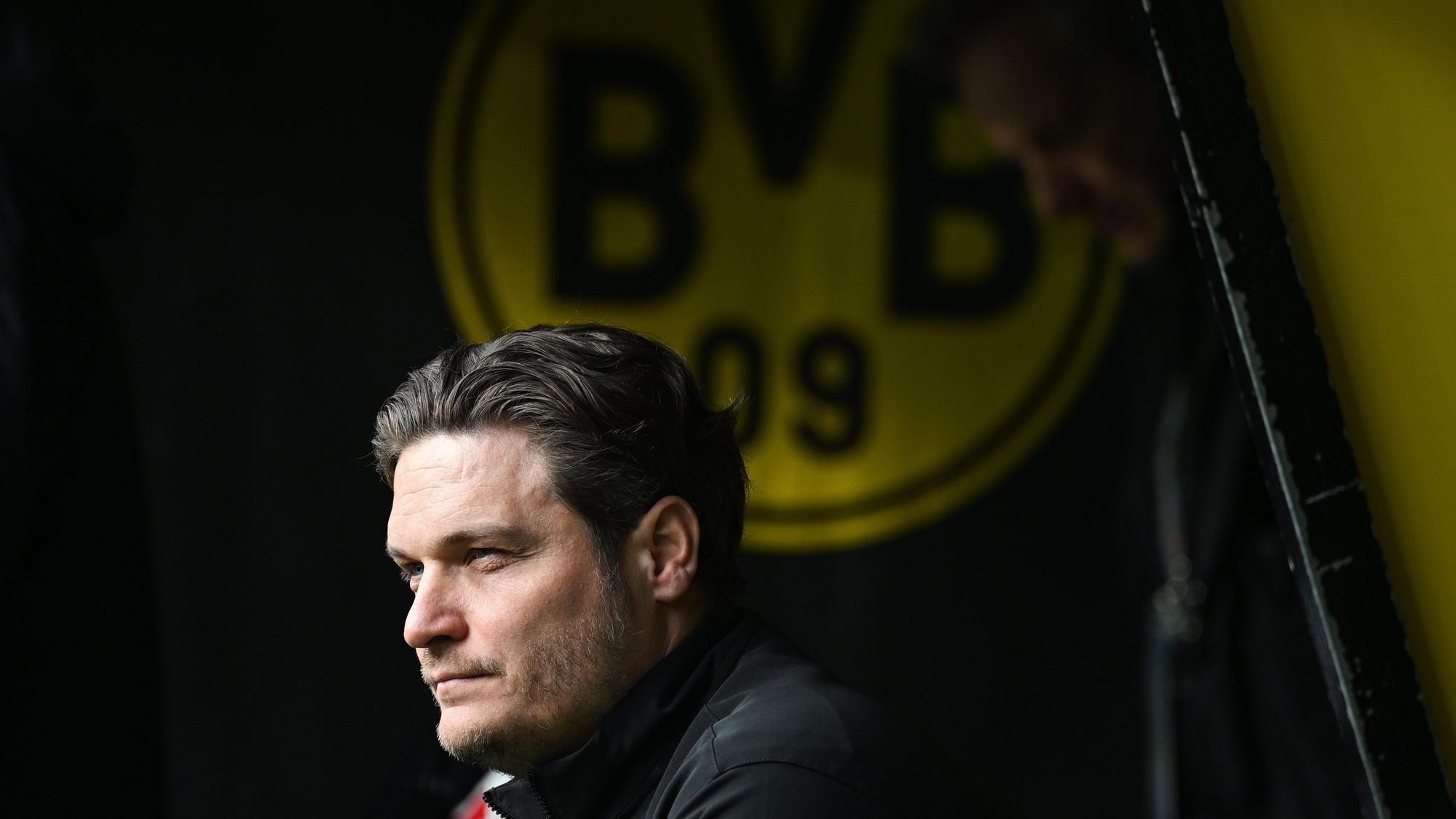 Edin Terzic (Borussia Dortmund) ist unglücklich über den Spielverlauf beim Duell gegen Bayer Leverkusen.
