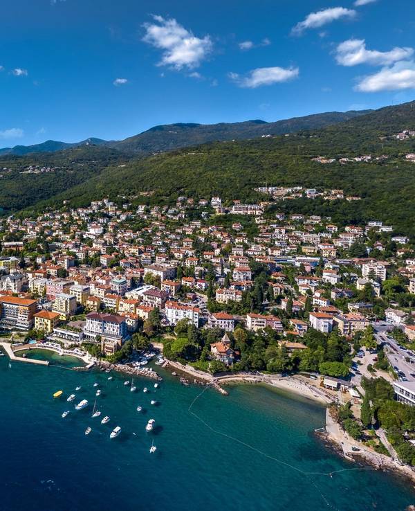 Opatija von oben fotografiert.