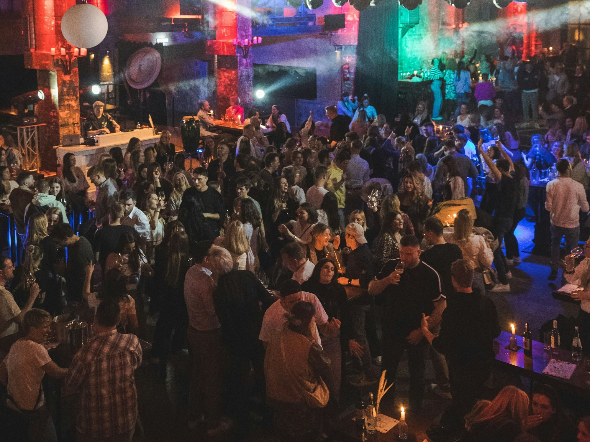 Weinfestival in Halle Tor 2.