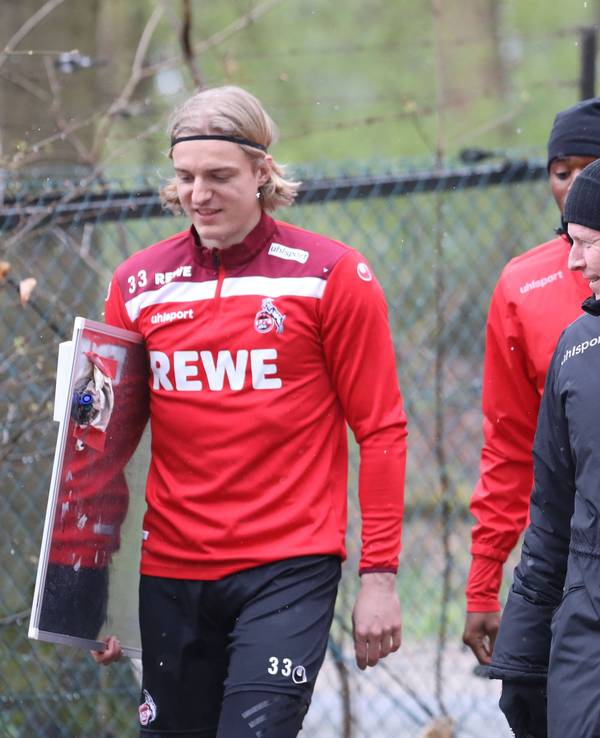 Markus Gisdol auf dem Weg zum Training.