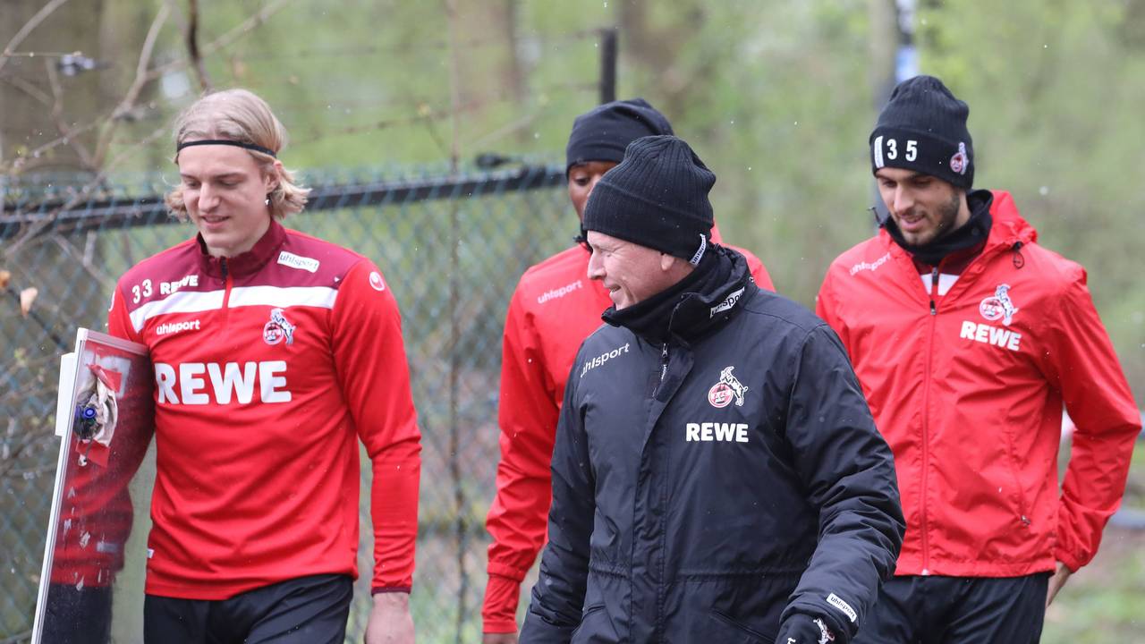 Markus Gisdol auf dem Weg zum Training.