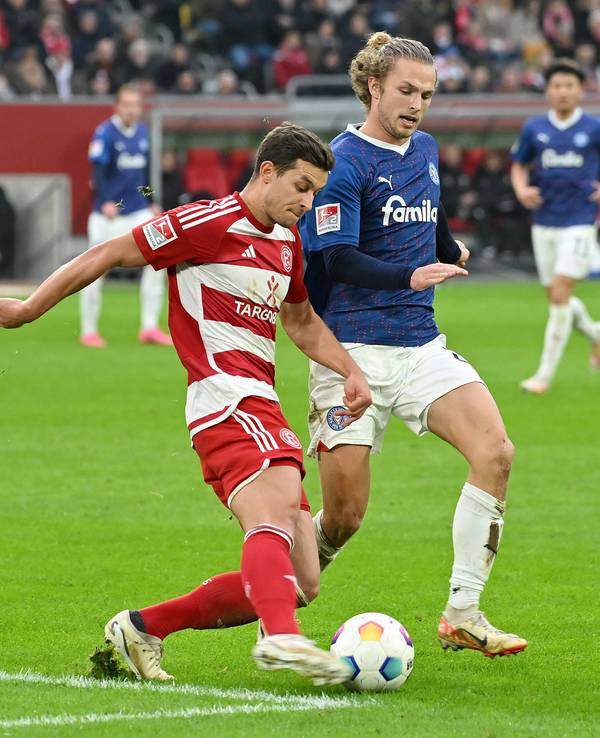 Tim Oberdorf im Zweikampf mit Fiete Arp.