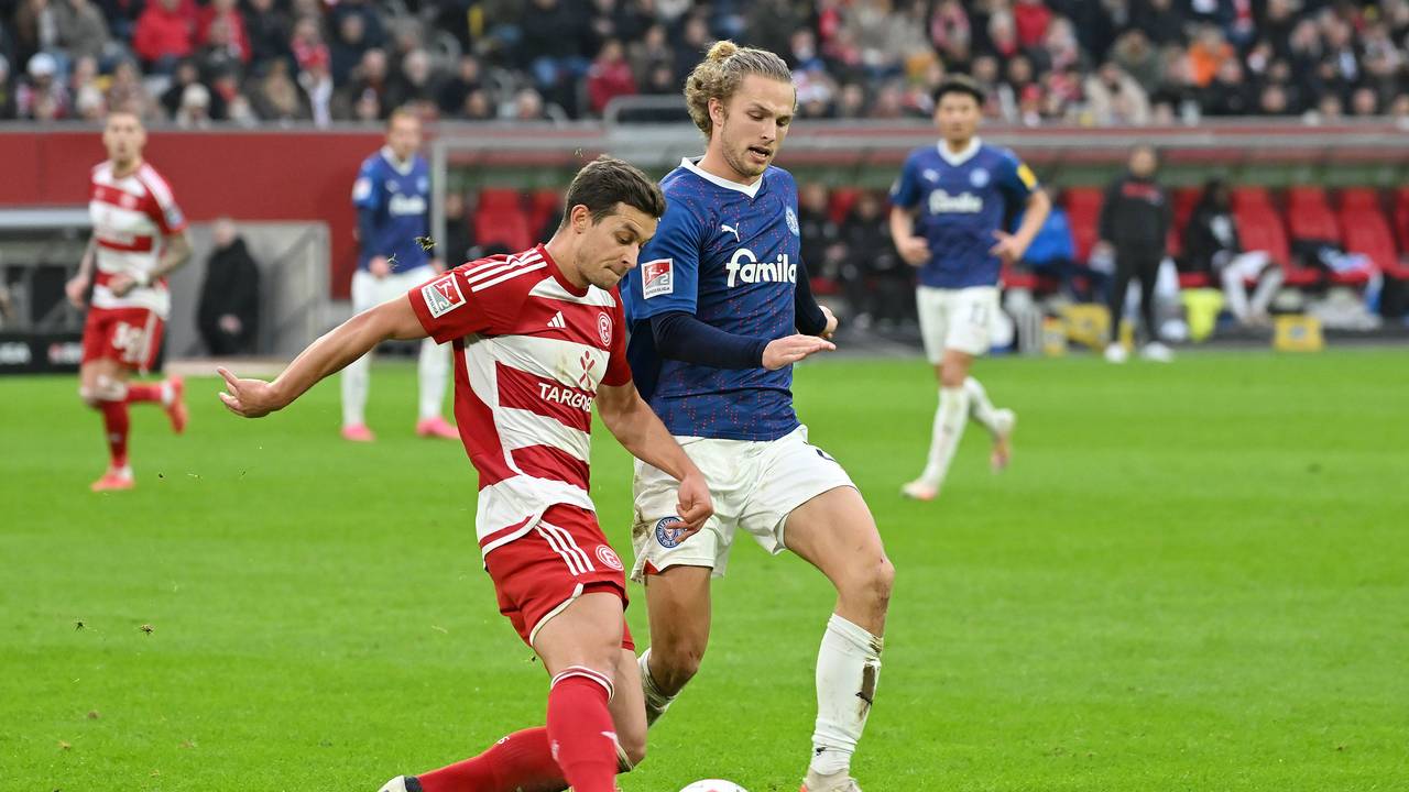 Tim Oberdorf im Zweikampf mit Fiete Arp.