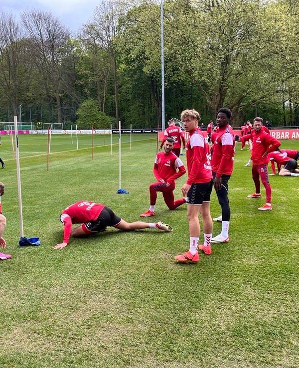Aktivierungsübungen bei den FC-Spielern