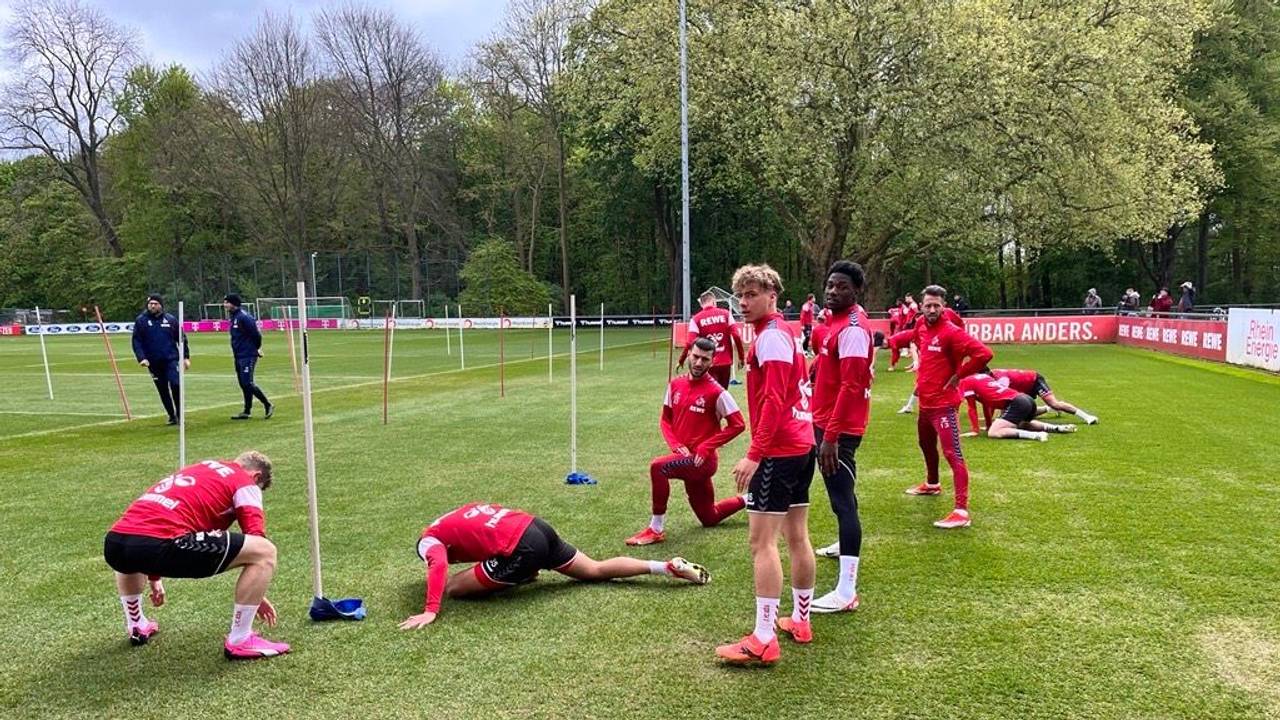 Aktivierungsübungen bei den FC-Spielern