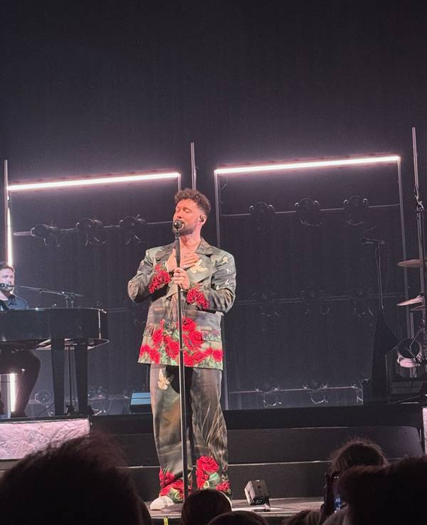 Popstar Calum Scott auf der Bühne im Kölner E-Werk.