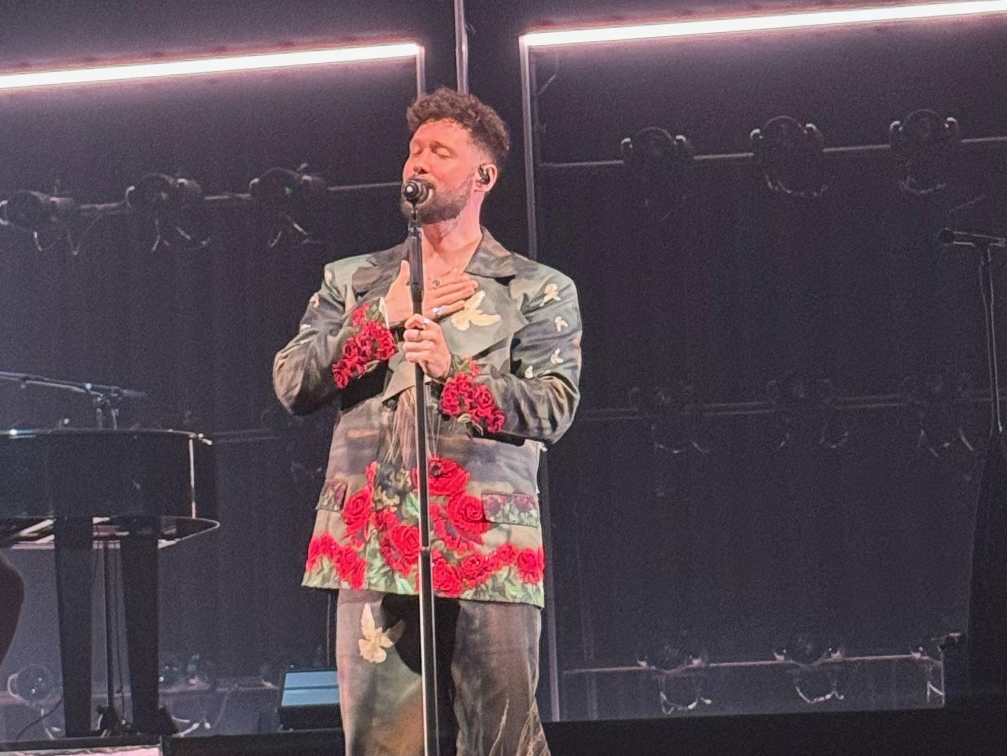 Popstar Calum Scott auf der Bühne im Kölner E-Werk.