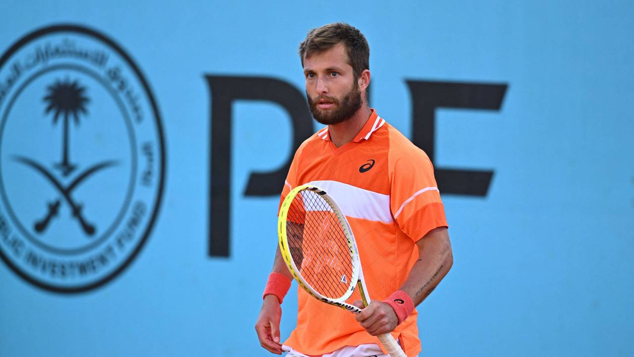 Tennis-Profi Corentin Moutet schaut fokussiert.