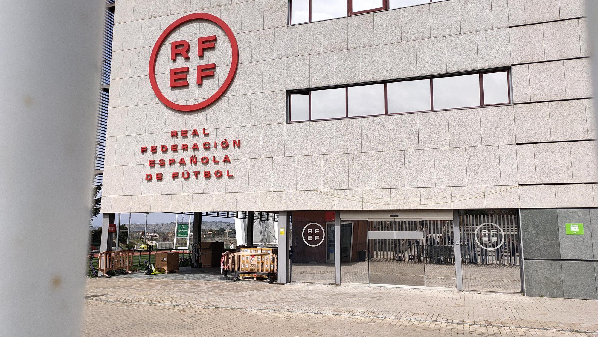 Blick auf die Fassade des Königlichen spanischen Fußballverbands (Rfef).