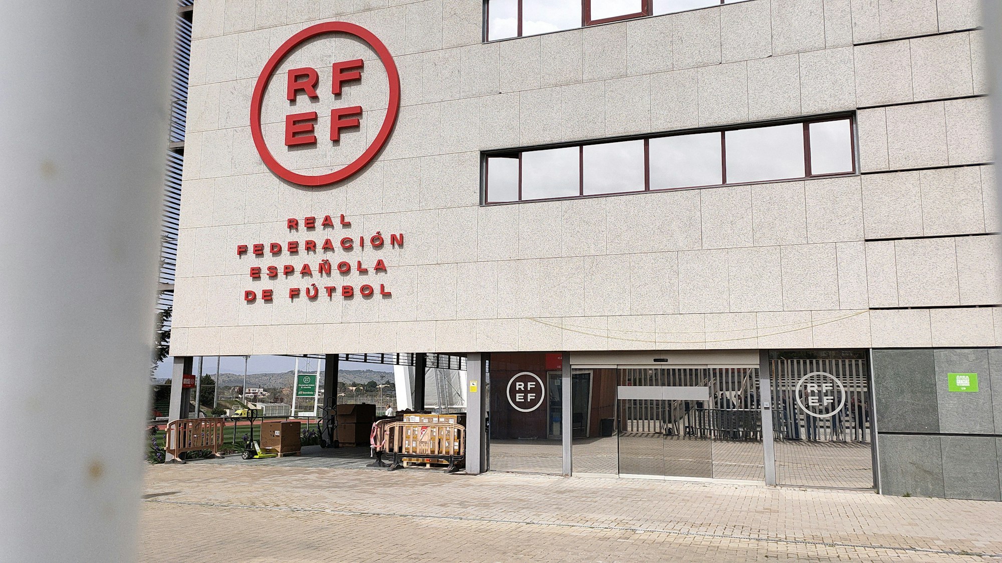 Blick auf die Fassade des Königlichen spanischen Fußballverbands (Rfef).