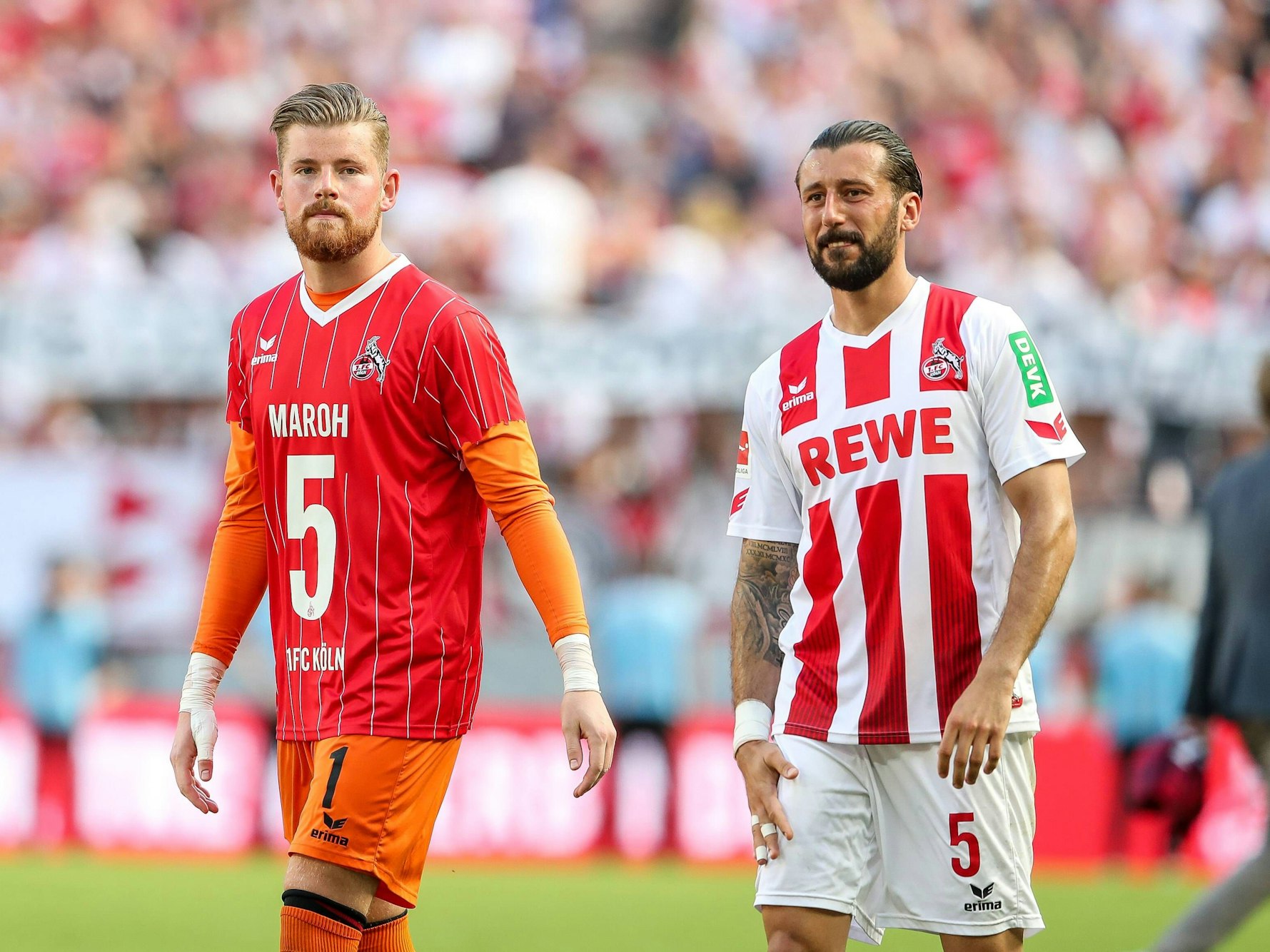 Die Ex-FC-Profis Dominic Maroh (l.) und Timo Horn nach dem letzten Heimspiel der Saison 2017/18 gegen Bayern München am 5. Mai 2018.