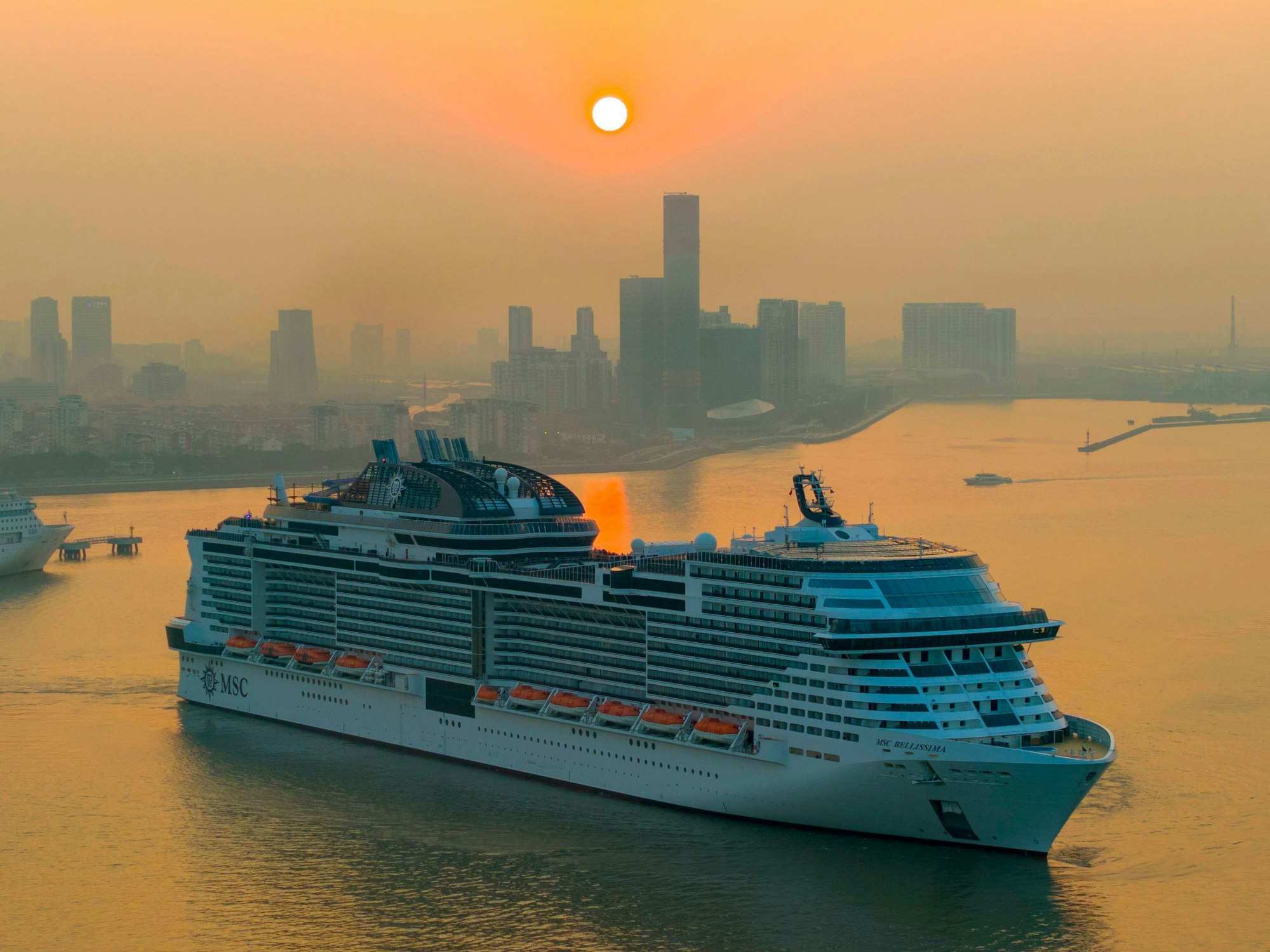 Das Kreuzfahrtschiff MSC Bellissima in Shanghai
