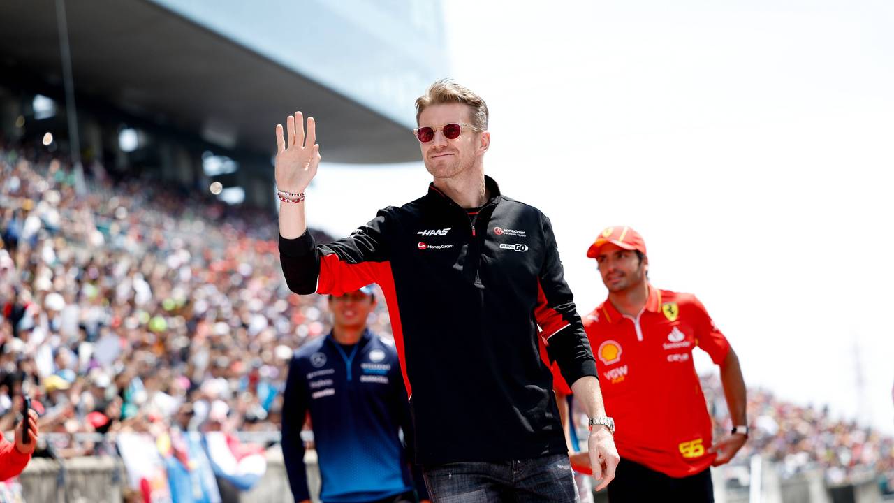 Nico Hülkenberg winkt den Fans