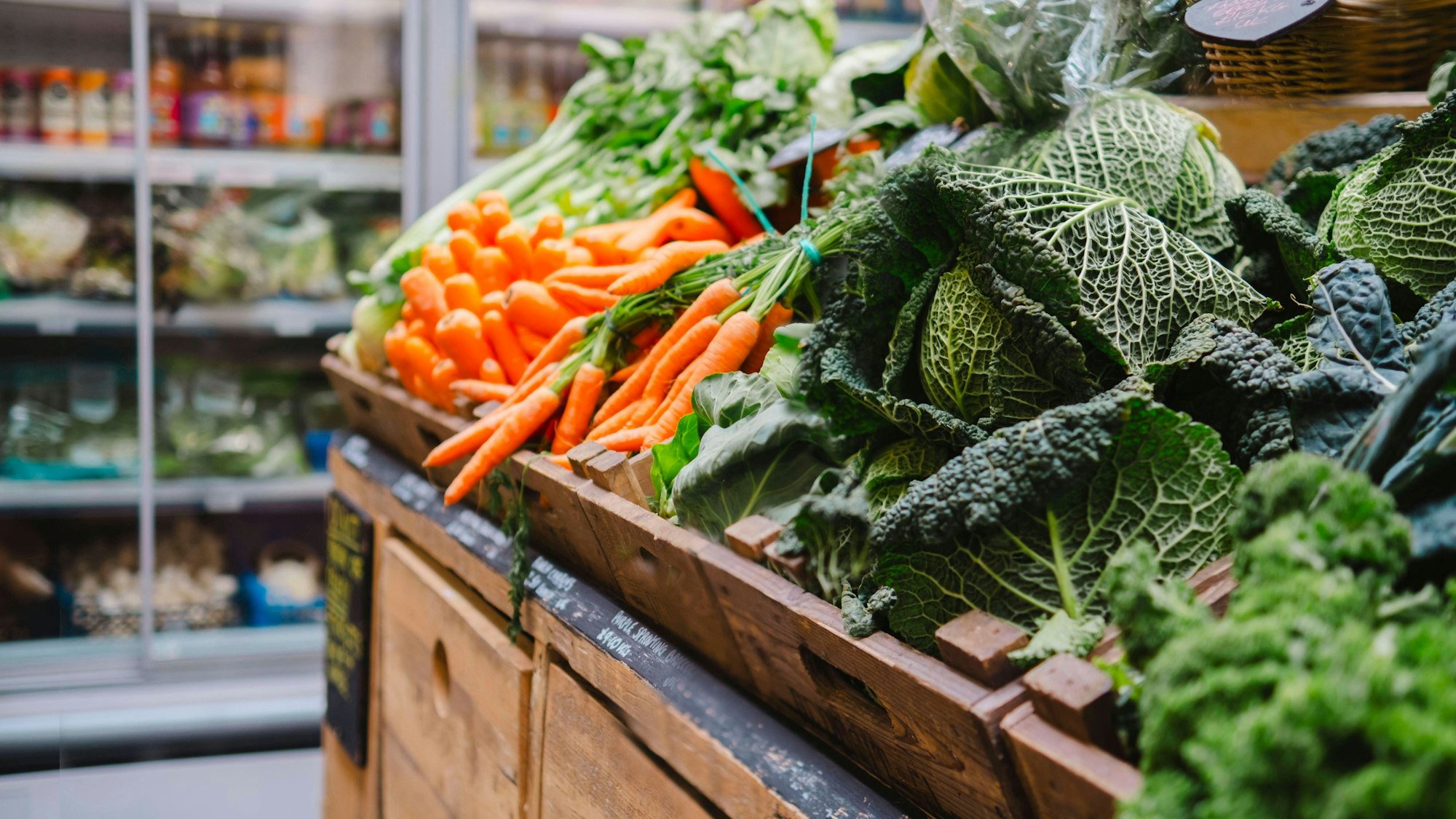 Frisches Gemüse im Supermarkt.