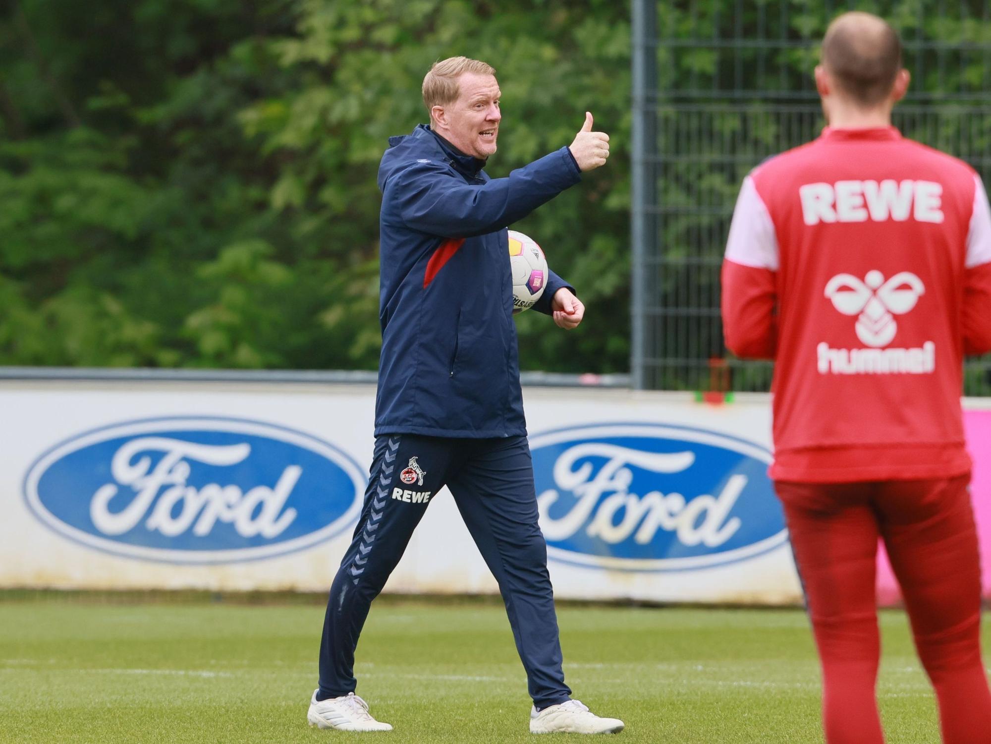 1. FC Köln, Training: Trainer Timo Schultz auf dem Platz.