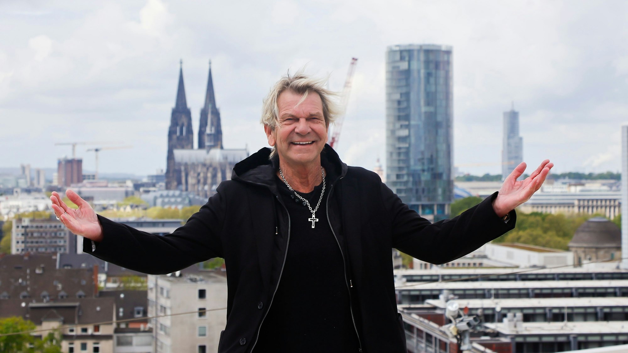 Matthias Reim auf dem Dach der Lanxess-Arena.