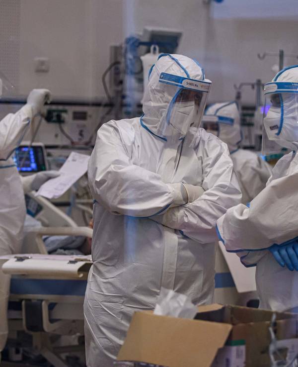 Medizinisches Personal in Schutzkleidung