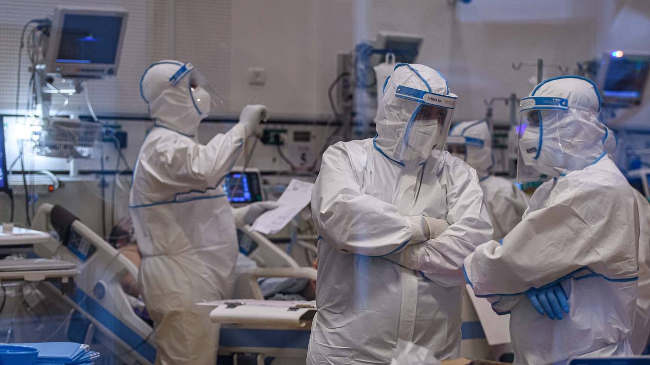 Medizinisches Personal in Schutzkleidung