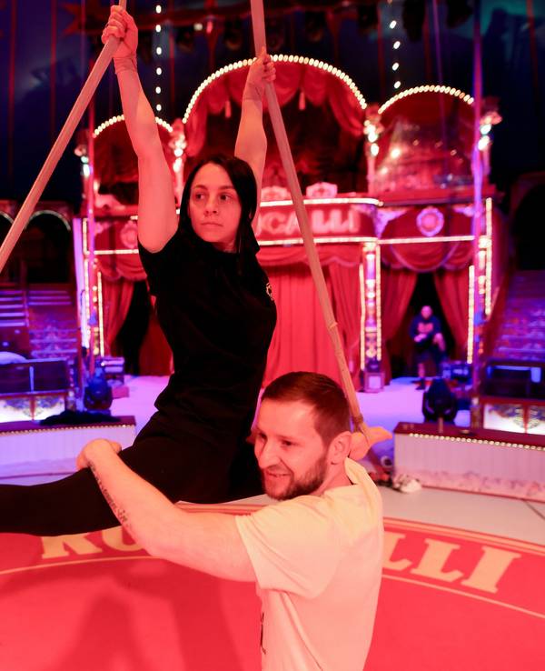 Artisten-Training hinter den Kulissen beim Circus Roncalli.