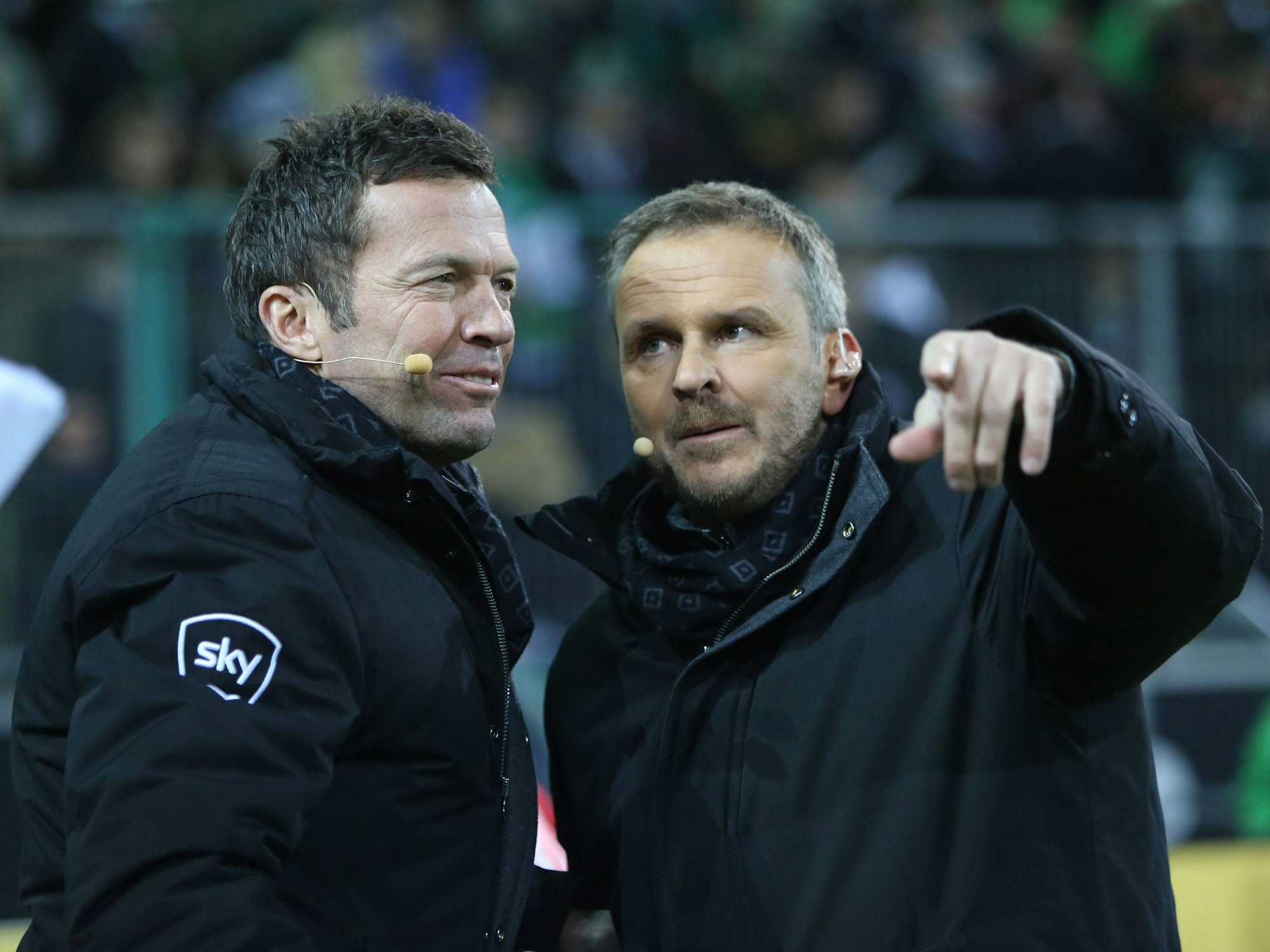 Didi Hamann und Lothar Matthäus am Rande des Bundesligaspiels Borussia Mönchengladbach gegen Borussia Dortmund am 23. Januar 2016.