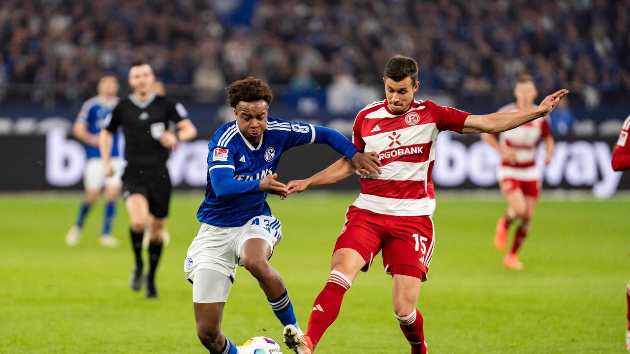 Assan Ouedraogo im Zweikampf mit Tim Oberdorf.