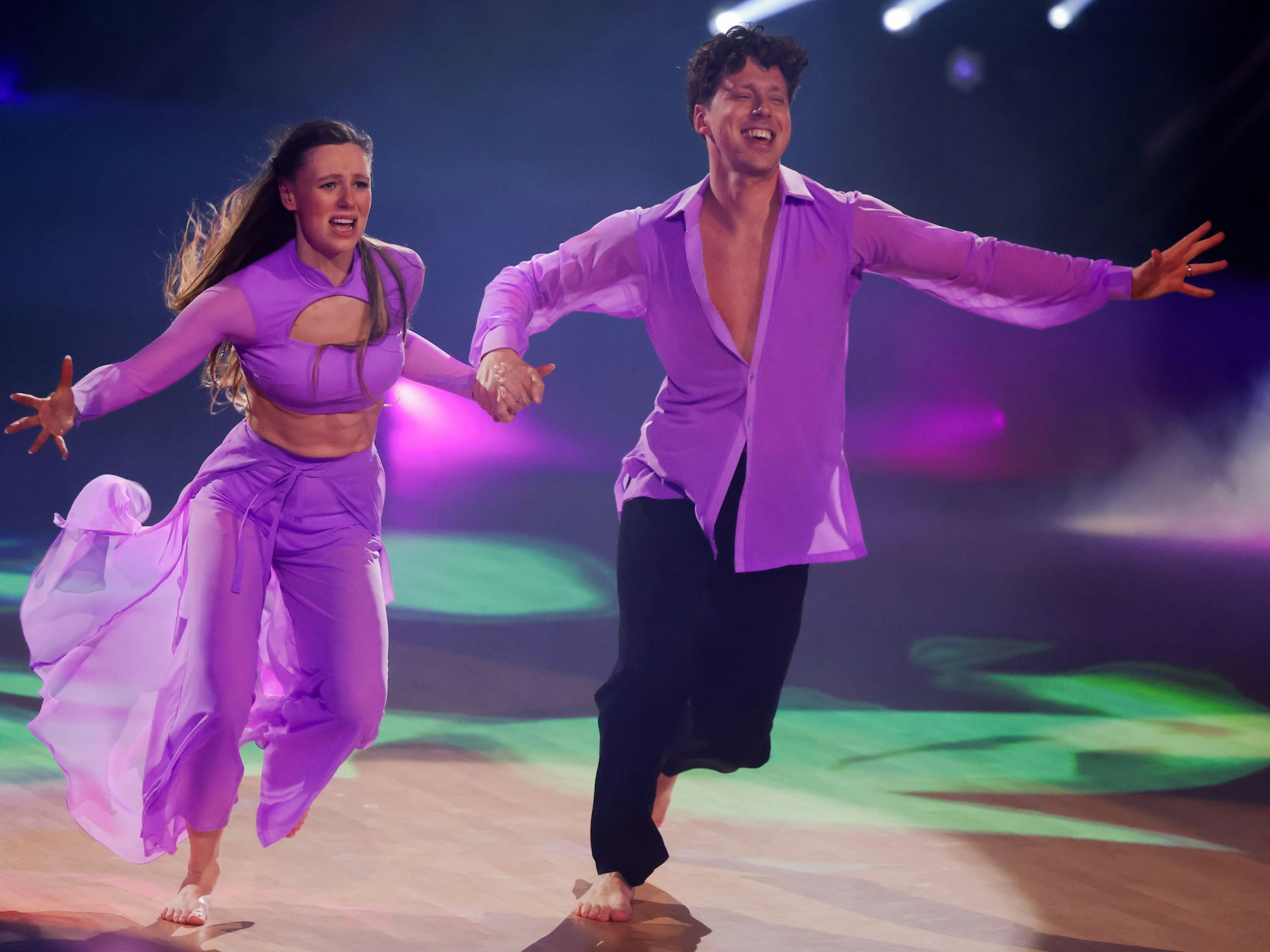 Ann-Kathrin Bendixen, Influencerin, und Valentin Lusin, Profitänzer, tanzen in der RTL-Tanzshow „Let's Dance“ im Coloneum in Köln, hier im April 2024.
