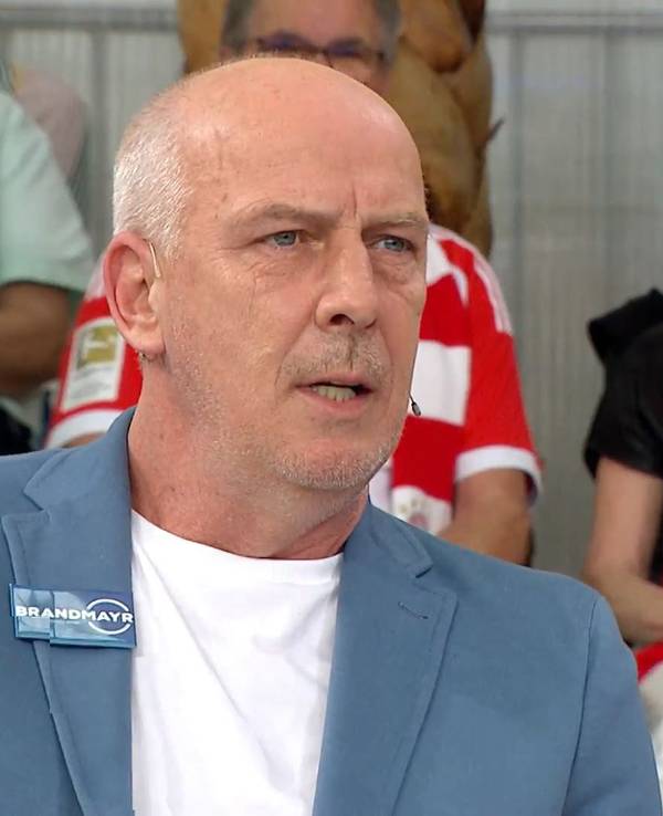 Mario Basler sitzt im „Doppelpass“ auf Sport1.
