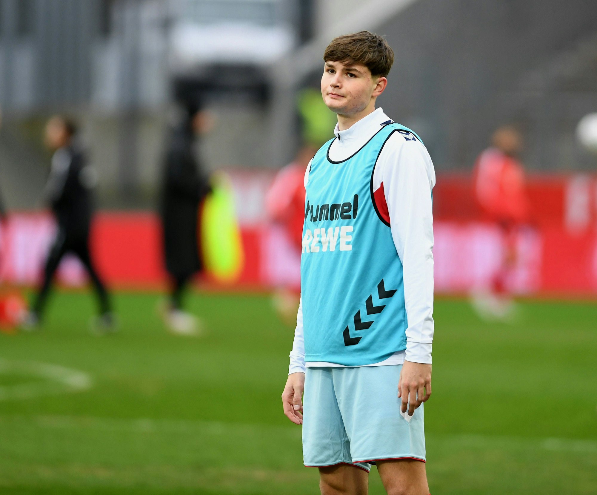Jaka Cuber Potocnik beim Aufwärmen vor dem Testspiel des 1. FC Köln bei Rot-Weiss Essen.